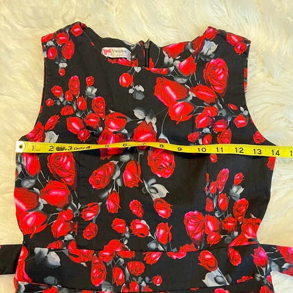 Vogue Fashion Rose Print Dress SZ Medium may have been altered to a small - Picture 6 of 14